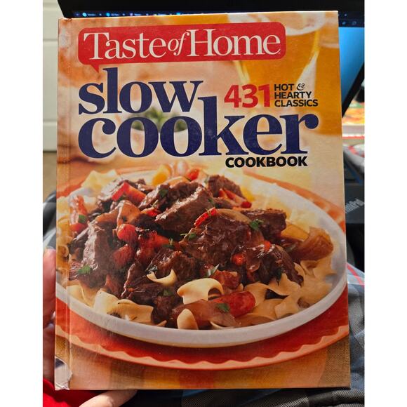 Taste of home slow cooker cookbook 9781617653544 reader's digest - Picture 1 of 8